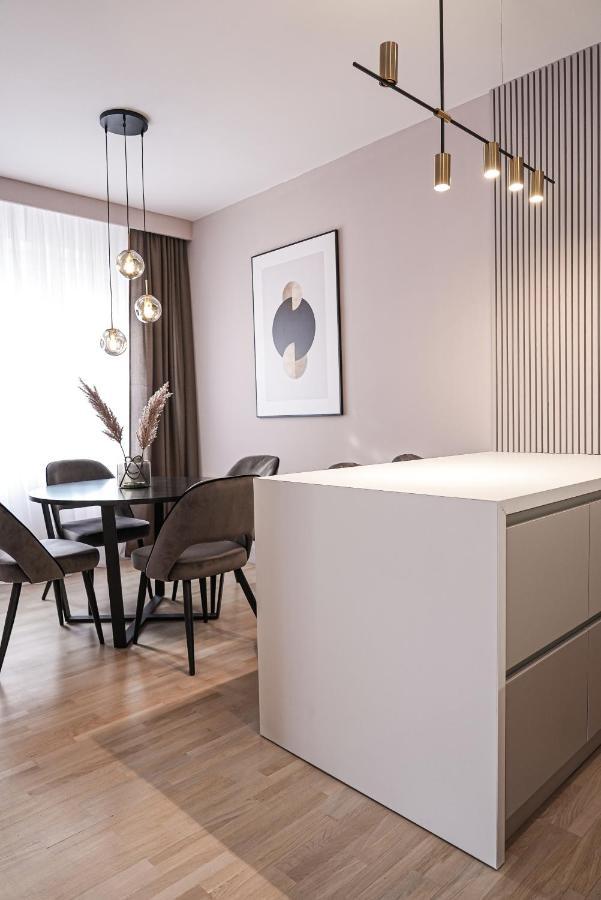 Zest Residence Kragujevac Buitenkant foto